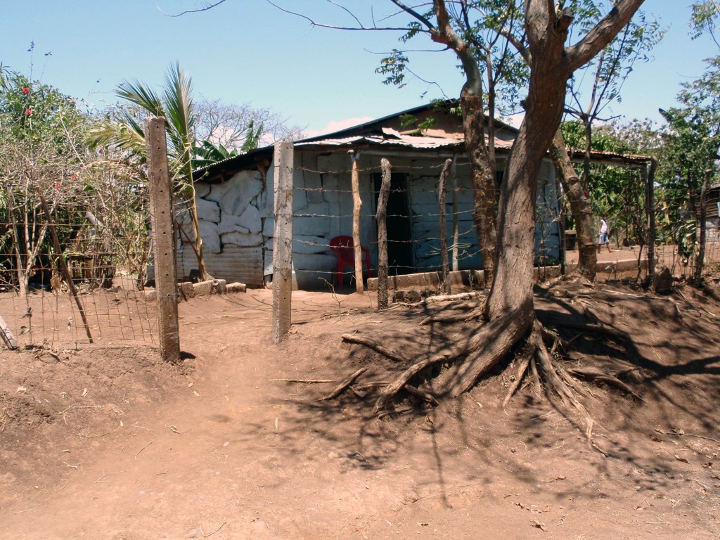 typical home on the walk to Laguna de Apoyo